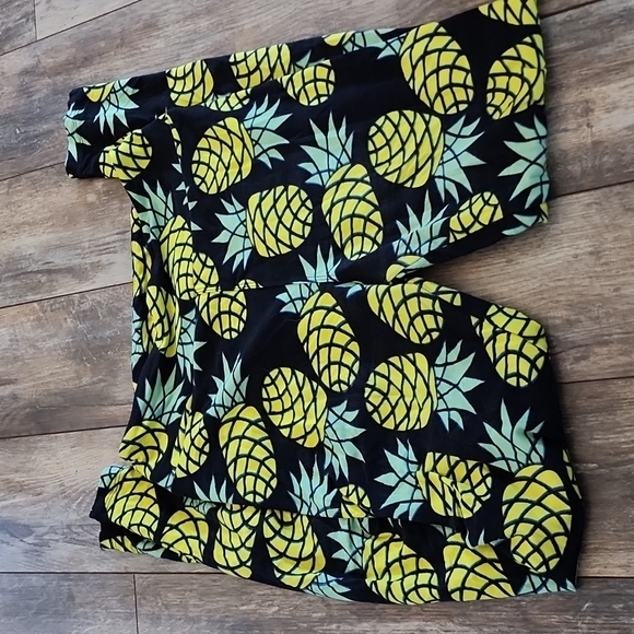 Pineapples, motorcycles, houndstooth, lilies , wolves, and moon & stars leggings - Picture 2 of 8